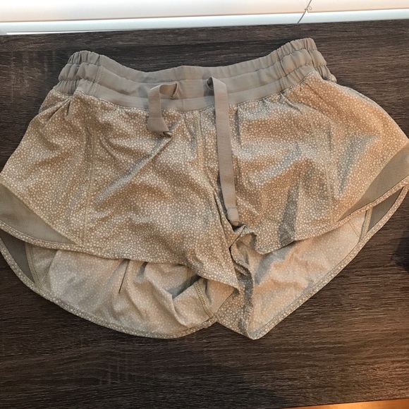 2 pairs lululemon hotty hot shorts - Picture 4 of 5